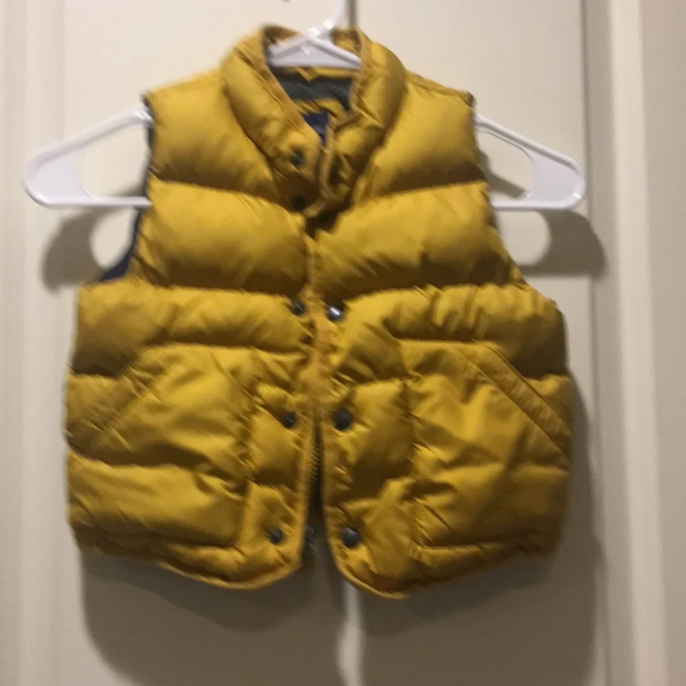 Gap Baby puffer vest zipper/snaps/pockets  golden mustard color kids size 2T